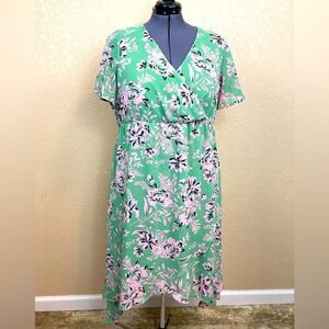 Torrid NWOT beautiful floral lined chiffon dress w/ feminine flutter sleeves
